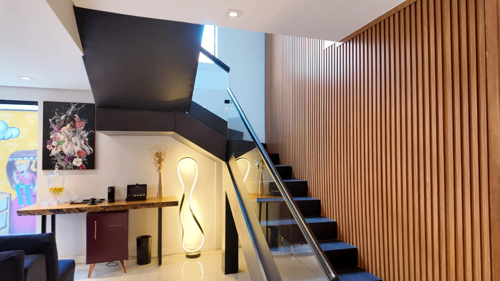 Recepção e escadaria da Clínica Sculpté